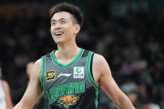 世界杯比赛数据-赵继伟：年薪高达600万，曾拿4次CBA总冠军，妻子是人艺话剧演员